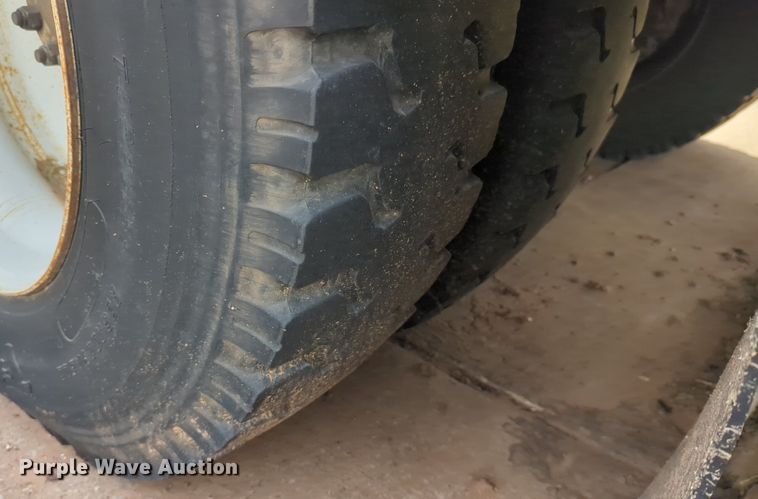 image for item NG9488 2005 International  4300 bucket truck