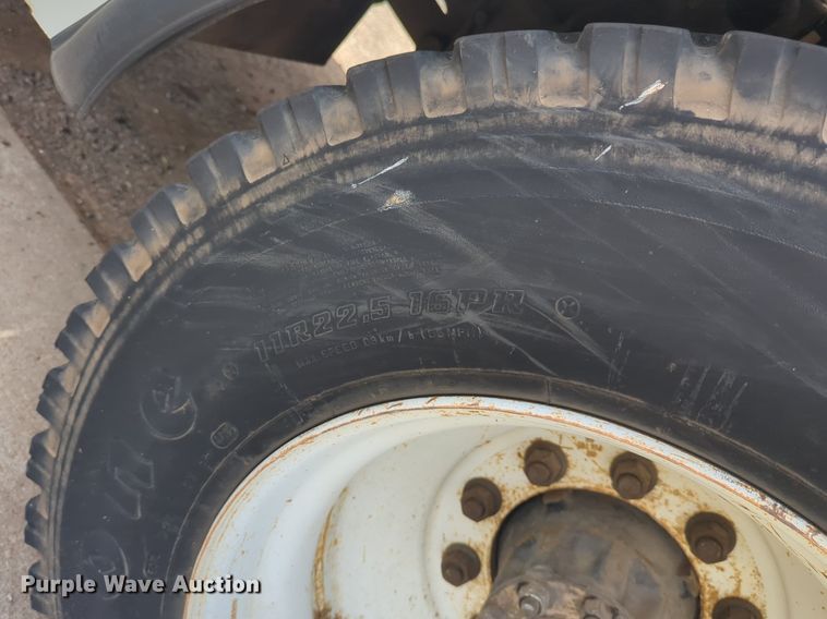 image for item NG9488 2005 International  4300 bucket truck