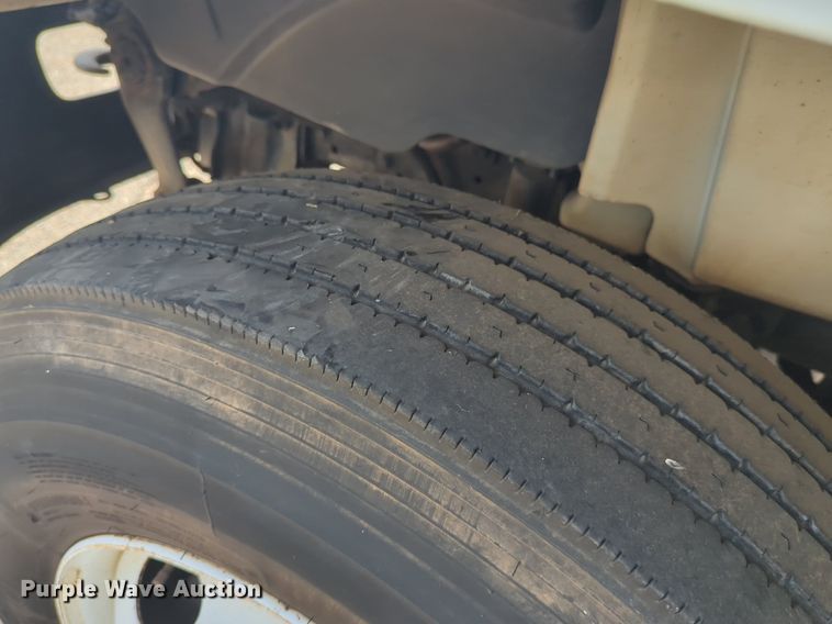 image for item NG9488 2005 International  4300 bucket truck