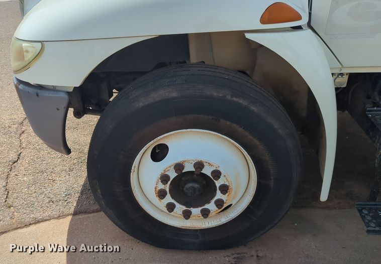 image for item NG9488 2005 International  4300 bucket truck