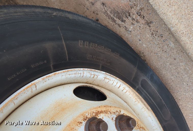 image for item NG9488 2005 International  4300 bucket truck