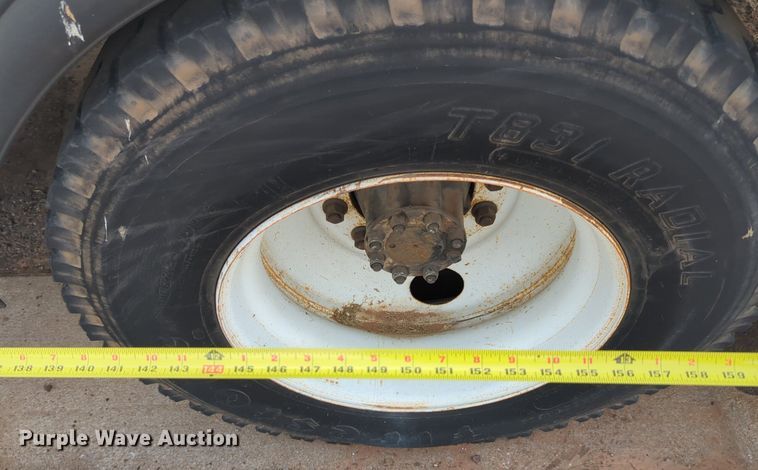 image for item NG9488 2005 International  4300 bucket truck