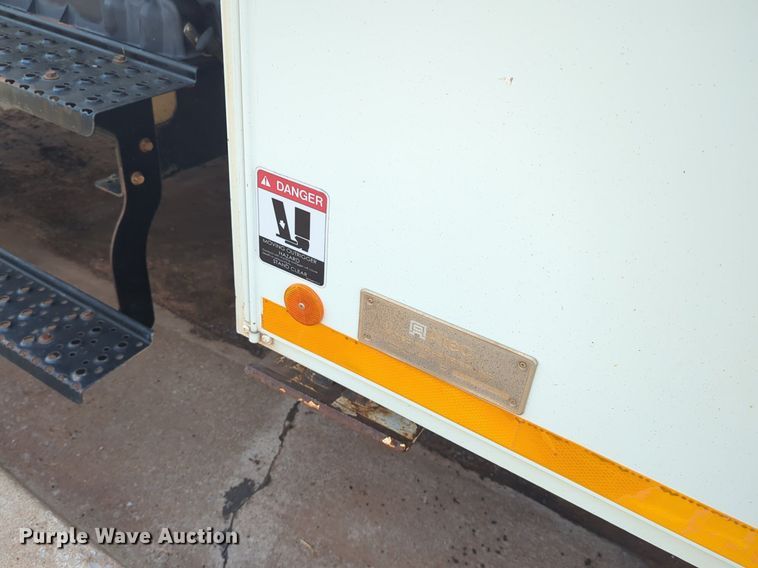 image for item NG9488 2005 International  4300 bucket truck