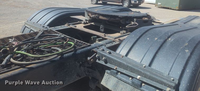 image for item NG9496 2003 Mack CH600 semi truck