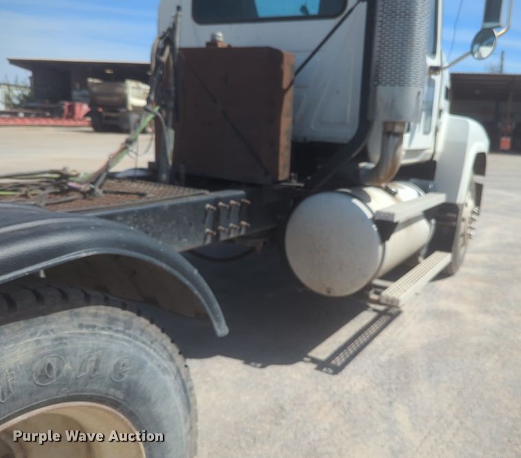 image for item NG9496 2003 Mack CH600 semi truck