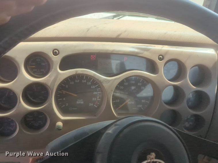 image for item NG9496 2003 Mack CH600 semi truck