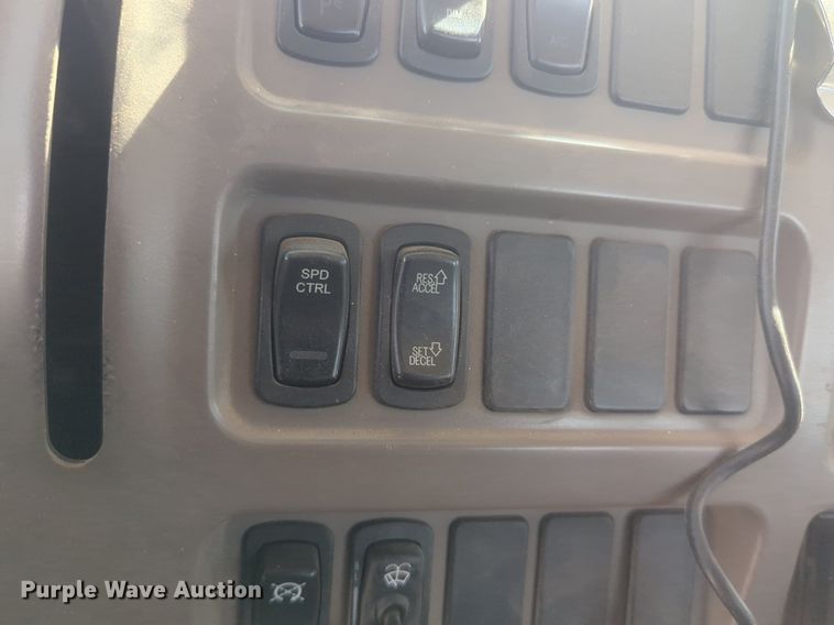 image for item NG9496 2003 Mack CH600 semi truck