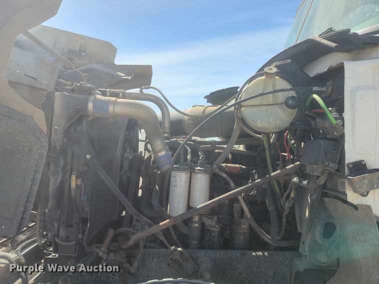 image for item NG9496 2003 Mack CH600 semi truck