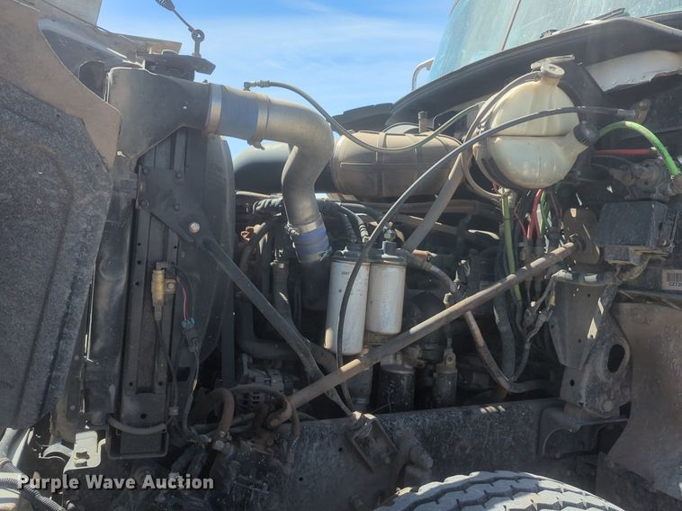 image for item NG9496 2003 Mack CH600 semi truck