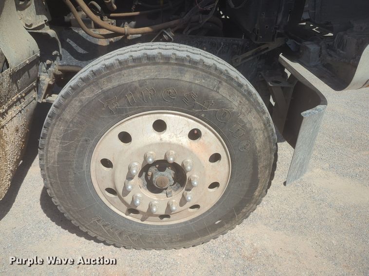 image for item NG9496 2003 Mack CH600 semi truck