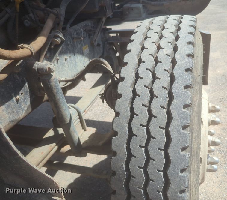 image for item NG9496 2003 Mack CH600 semi truck