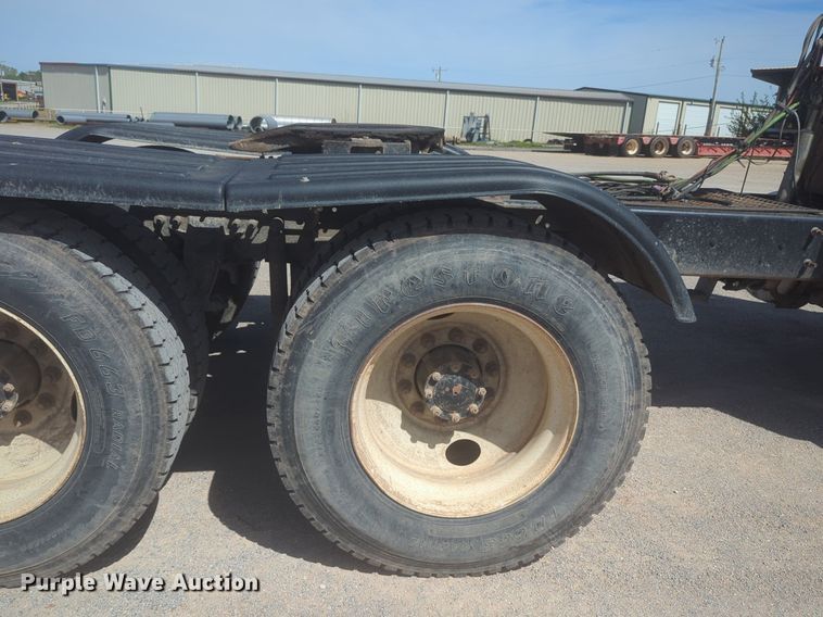 image for item NG9496 2003 Mack CH600 semi truck