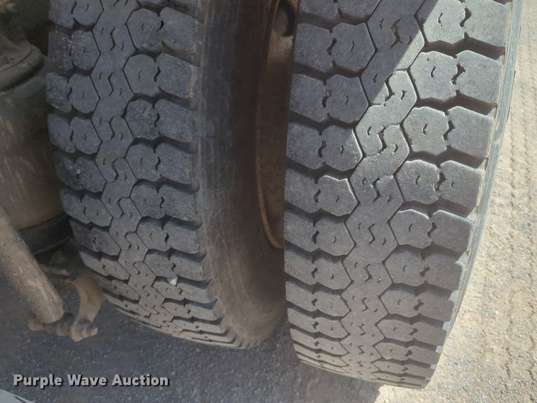 image for item NG9496 2003 Mack CH600 semi truck