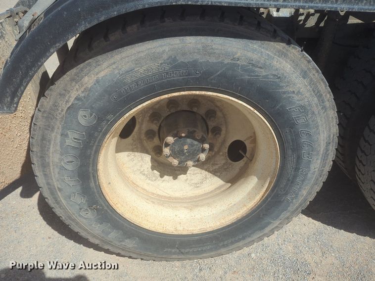 image for item NG9496 2003 Mack CH600 semi truck