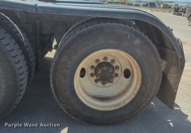 image for item NG9496 2003 Mack CH600 semi truck