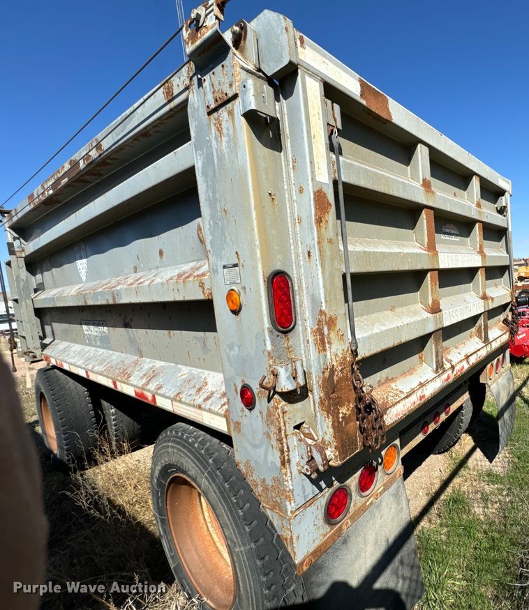 image for item NH9038 2005 Cornhusker  800R-2805-656 end dump pup trailer