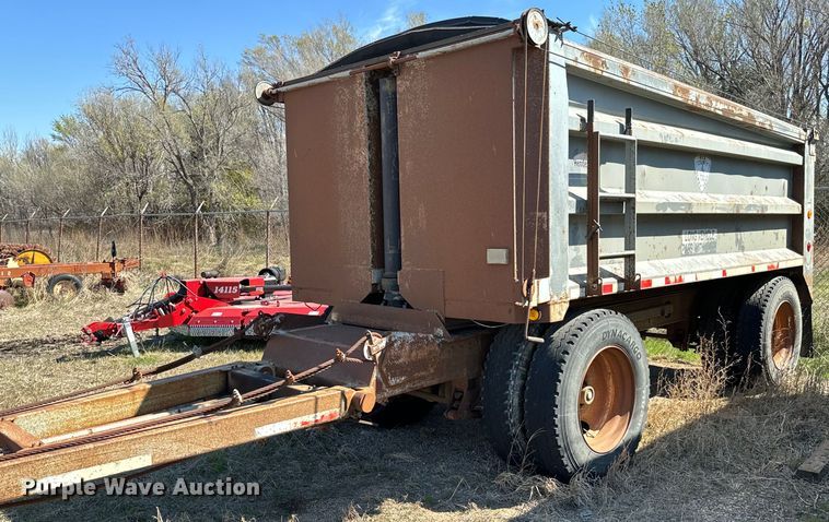image for item NH9038 2005 Cornhusker  800R-2805-656 end dump pup trailer