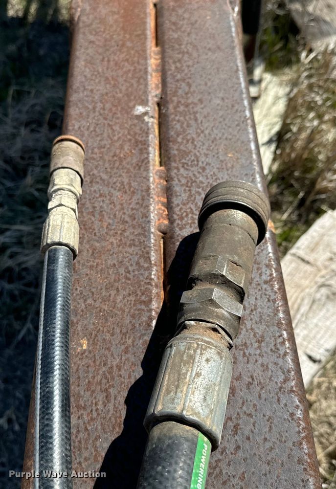 image for item NH9038 2005 Cornhusker  800R-2805-656 end dump pup trailer