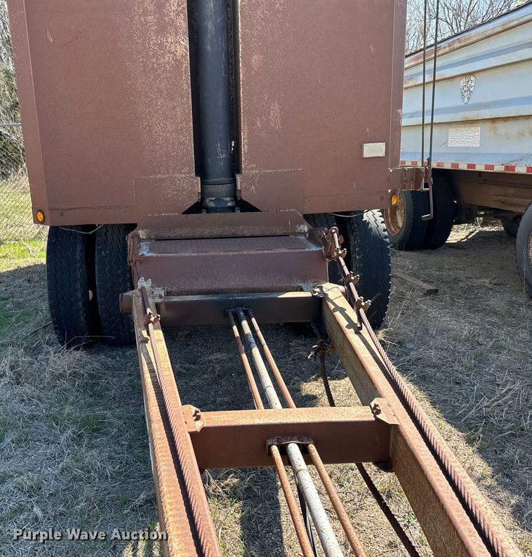 image for item NH9038 2005 Cornhusker  800R-2805-656 end dump pup trailer