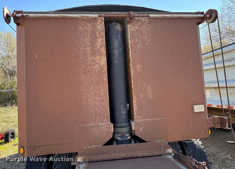 image for item NH9038 2005 Cornhusker  800R-2805-656 end dump pup trailer