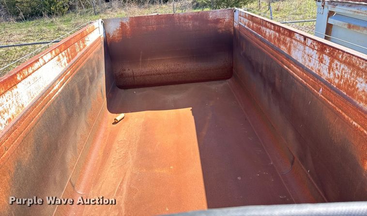 image for item NH9038 2005 Cornhusker  800R-2805-656 end dump pup trailer