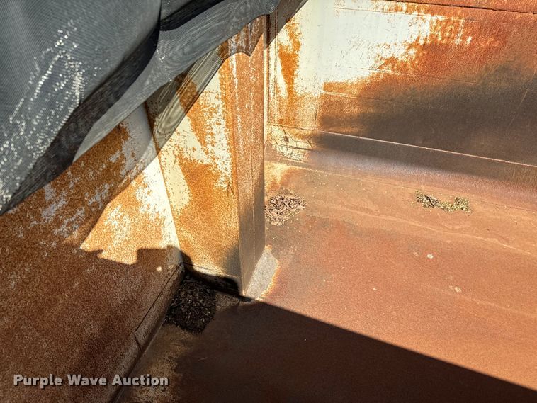 image for item NH9038 2005 Cornhusker  800R-2805-656 end dump pup trailer