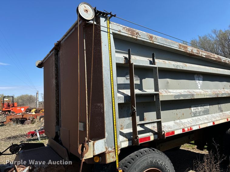 image for item NH9038 2005 Cornhusker  800R-2805-656 end dump pup trailer