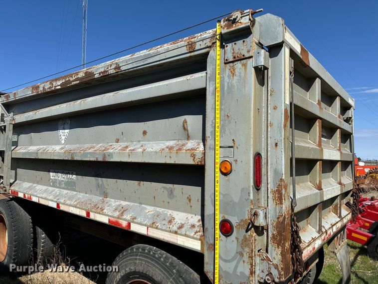 image for item NH9038 2005 Cornhusker  800R-2805-656 end dump pup trailer