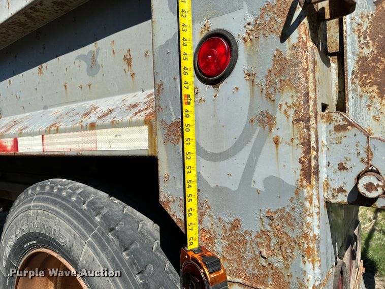 image for item NH9038 2005 Cornhusker  800R-2805-656 end dump pup trailer