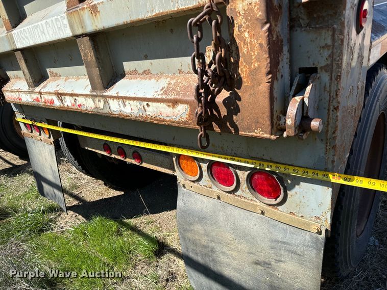 image for item NH9038 2005 Cornhusker  800R-2805-656 end dump pup trailer