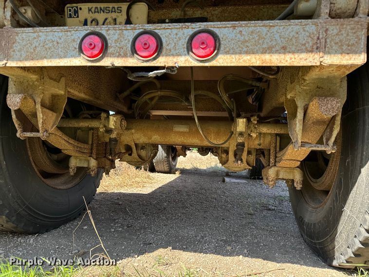 image for item NH9038 2005 Cornhusker  800R-2805-656 end dump pup trailer