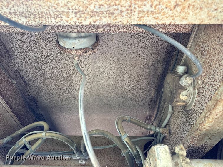 image for item NH9038 2005 Cornhusker  800R-2805-656 end dump pup trailer