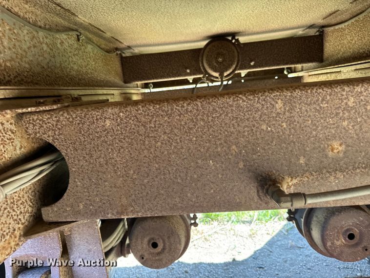 image for item NH9038 2005 Cornhusker  800R-2805-656 end dump pup trailer