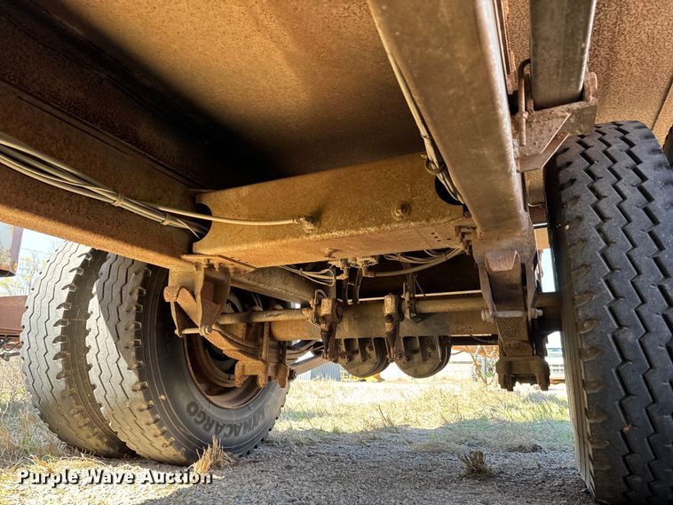 image for item NH9038 2005 Cornhusker  800R-2805-656 end dump pup trailer