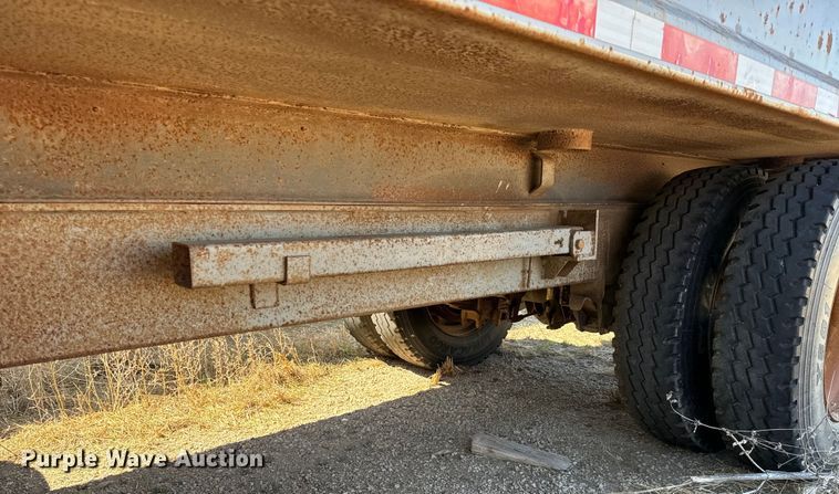 image for item NH9038 2005 Cornhusker  800R-2805-656 end dump pup trailer