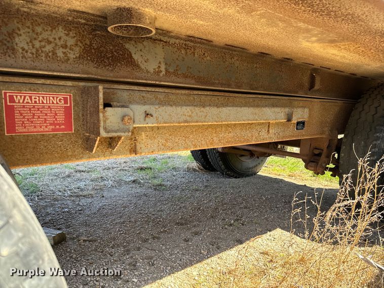 image for item NH9038 2005 Cornhusker  800R-2805-656 end dump pup trailer