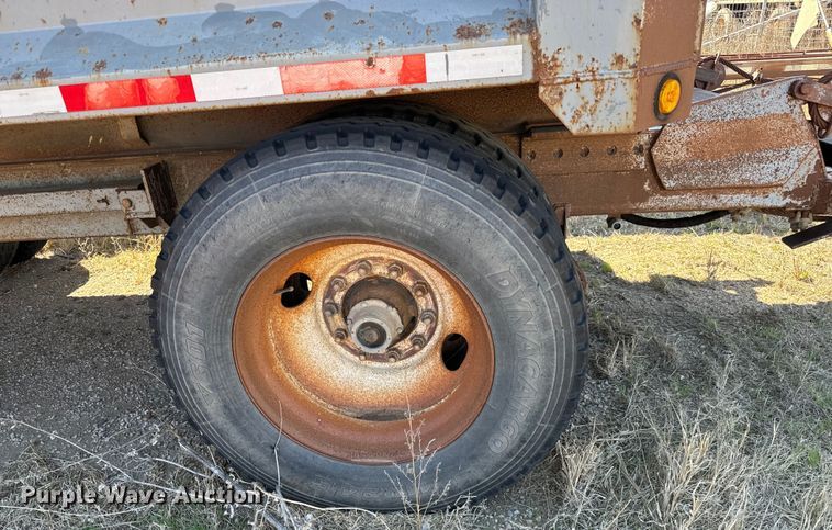 image for item NH9038 2005 Cornhusker  800R-2805-656 end dump pup trailer