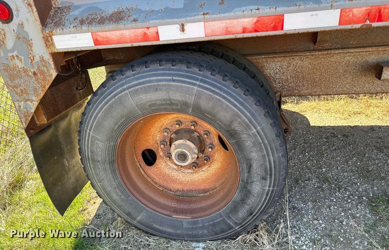 image for item NH9038 2005 Cornhusker  800R-2805-656 end dump pup trailer