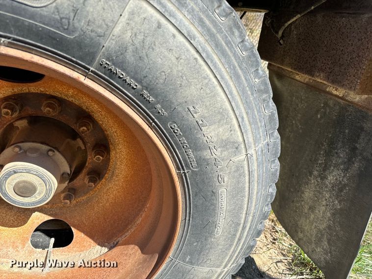 image for item NH9038 2005 Cornhusker  800R-2805-656 end dump pup trailer