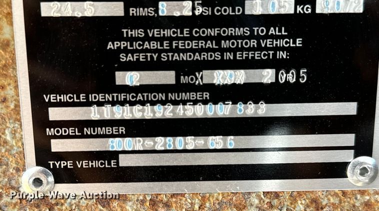 image for item NH9038 2005 Cornhusker  800R-2805-656 end dump pup trailer