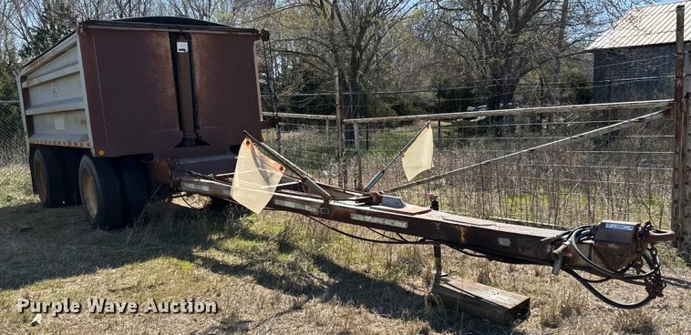 image for item NH9039 1999 Cornhusker  800R-93098-469 end dump pup trailer