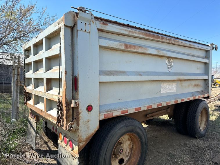 image for item NH9039 1999 Cornhusker  800R-93098-469 end dump pup trailer
