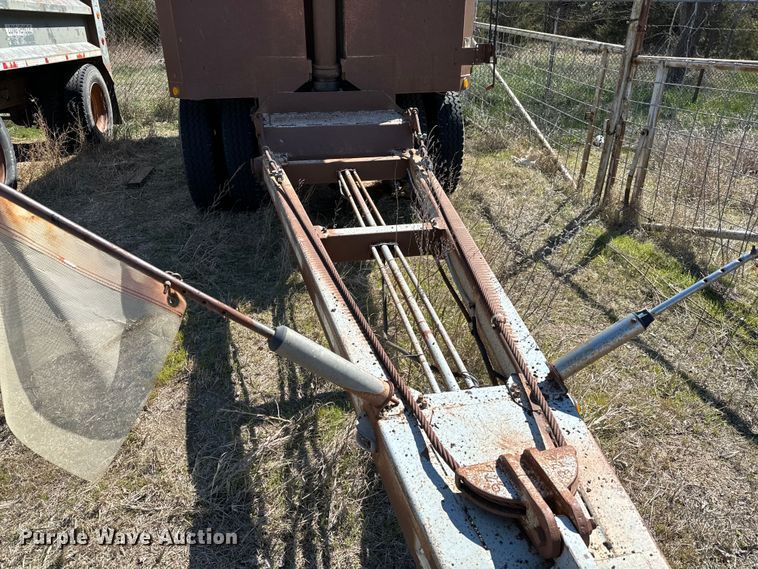 image for item NH9039 1999 Cornhusker  800R-93098-469 end dump pup trailer