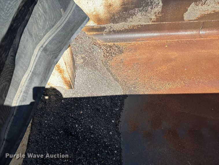 image for item NH9039 1999 Cornhusker  800R-93098-469 end dump pup trailer