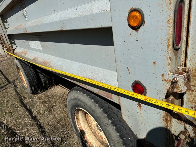 image for item NH9039 1999 Cornhusker  800R-93098-469 end dump pup trailer