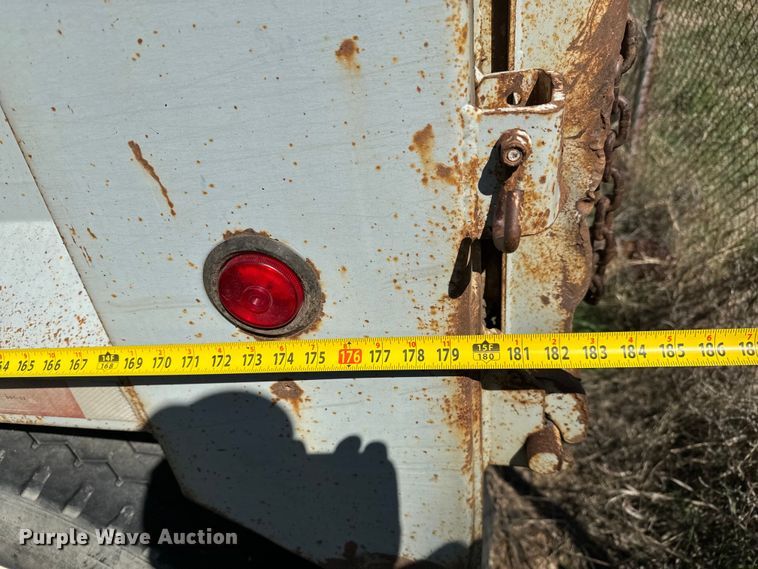 image for item NH9039 1999 Cornhusker  800R-93098-469 end dump pup trailer