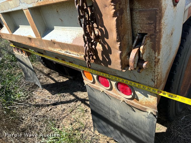 image for item NH9039 1999 Cornhusker  800R-93098-469 end dump pup trailer