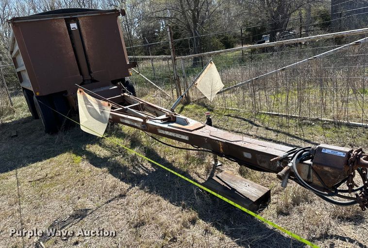 image for item NH9039 1999 Cornhusker  800R-93098-469 end dump pup trailer