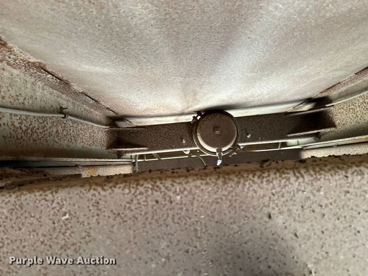 image for item NH9039 1999 Cornhusker  800R-93098-469 end dump pup trailer