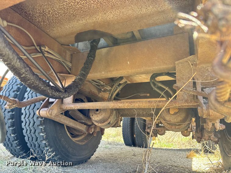 image for item NH9039 1999 Cornhusker  800R-93098-469 end dump pup trailer